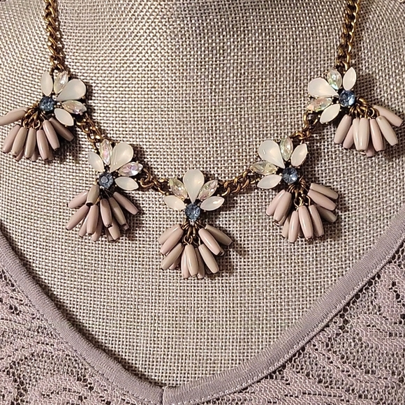 Lavender gray blue statement necklace - Picture 3 of 6